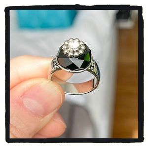💕Beautiful Silver Ring Rotating Black Crystal💕